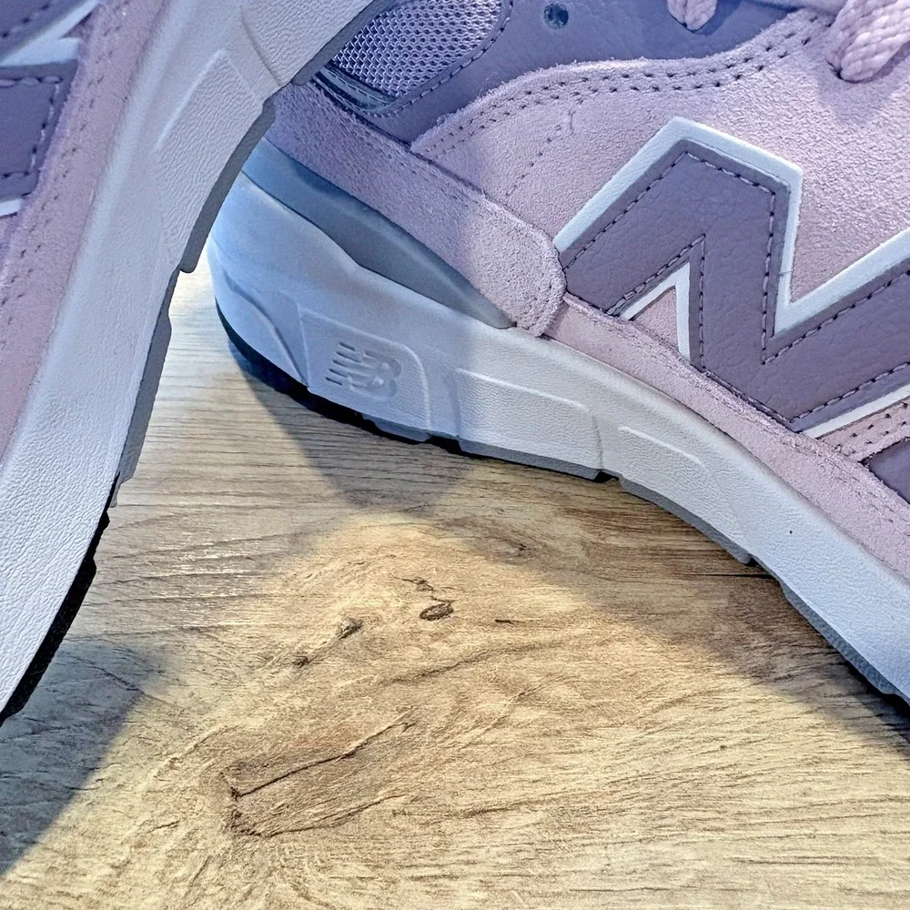 New Balance 977R Unisex Pink Suede RETRO Sneakers NWOB